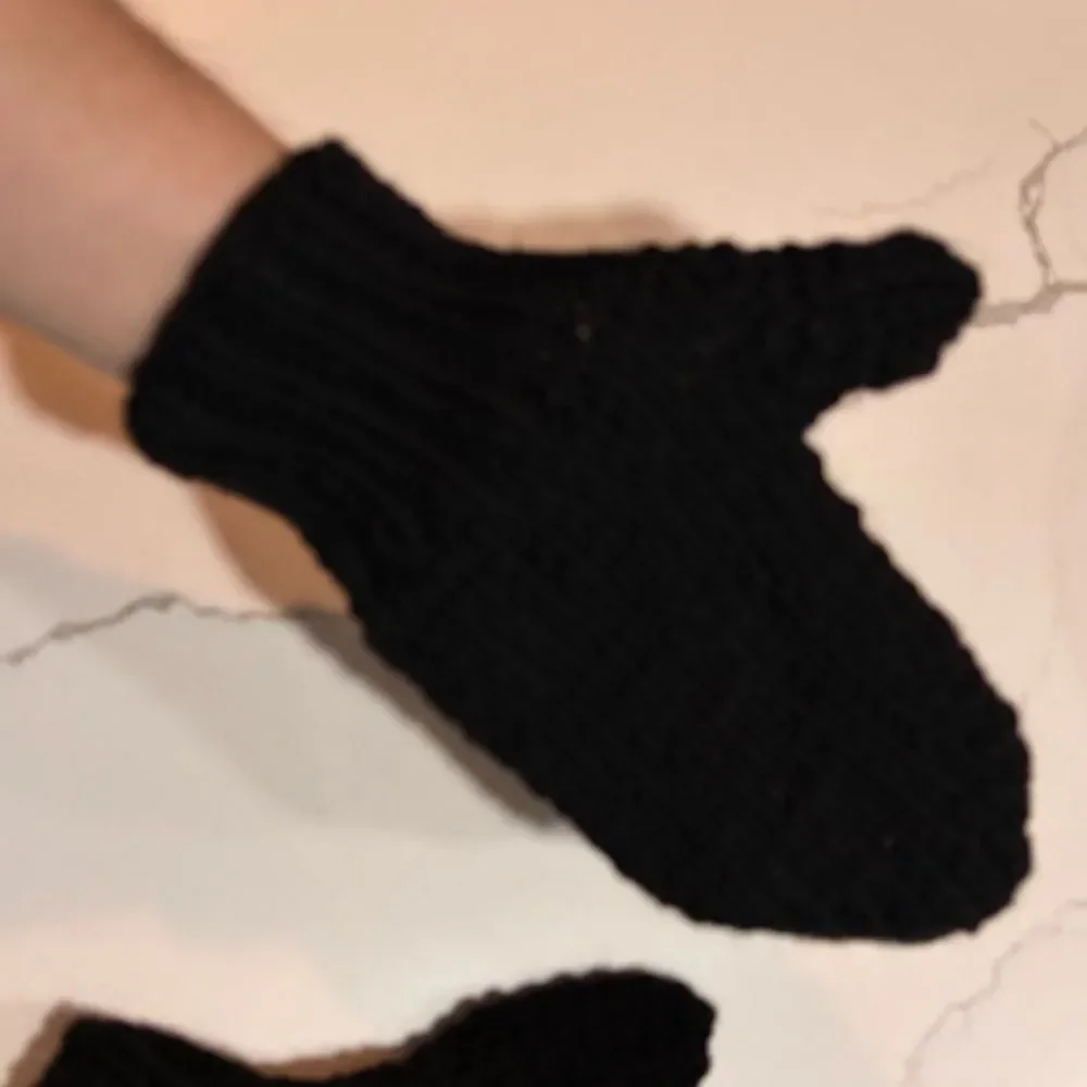 Women’s Unisex Cozy Black Hand Made Chunky Knit Mittens Handmade OS